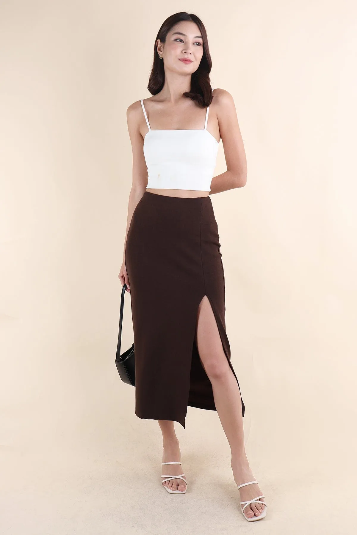 EVERDEEN SLIT SKIRT IN COFFEE