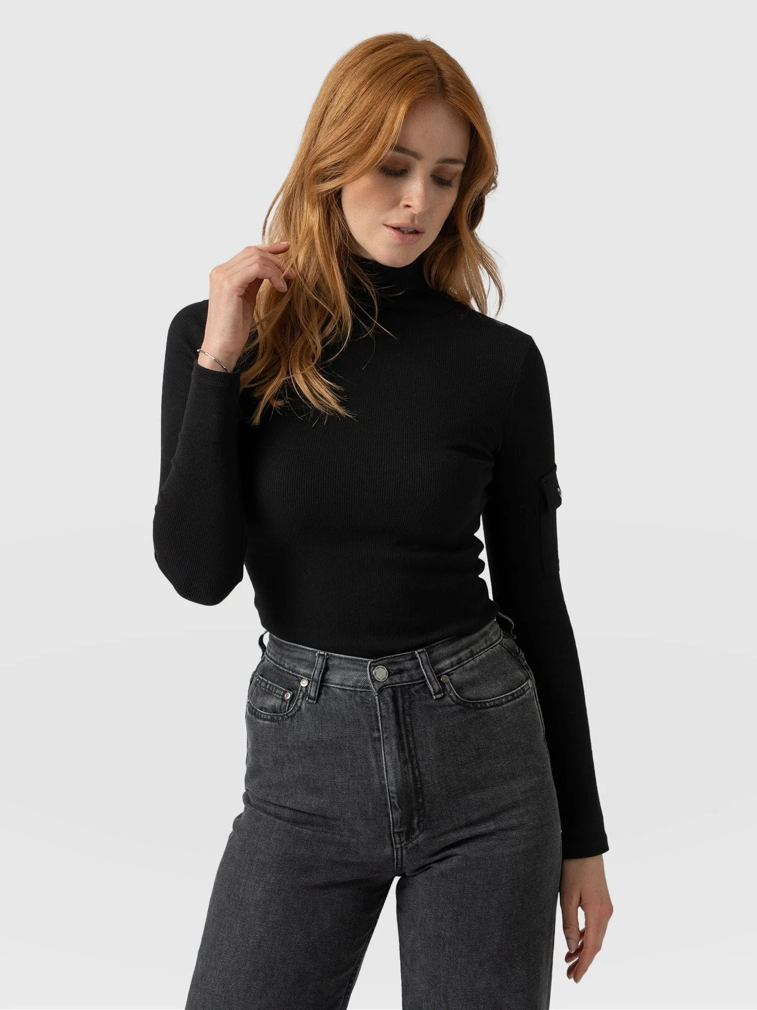 Pocket Turtle Neck - Black