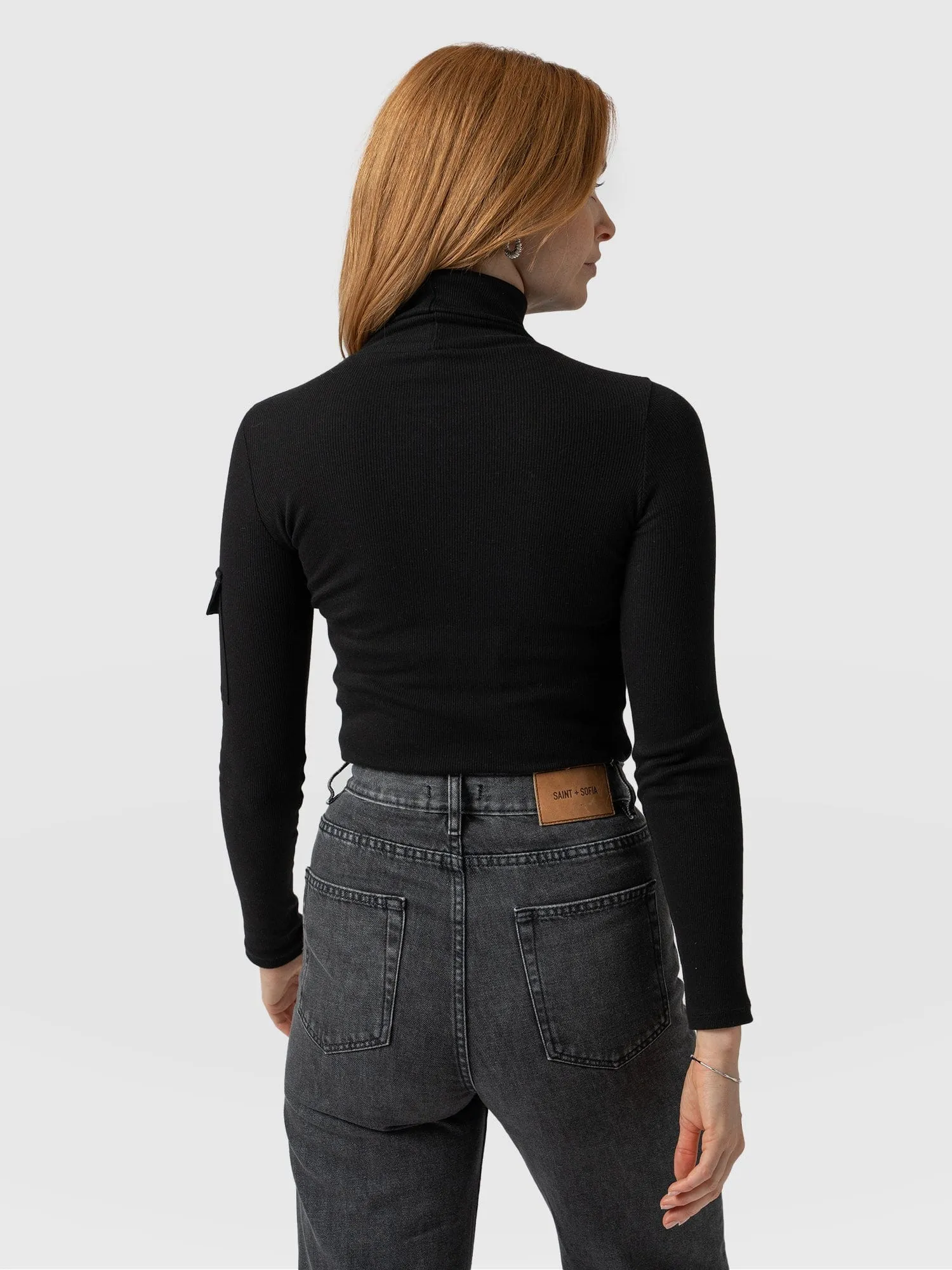 Pocket Turtle Neck - Black