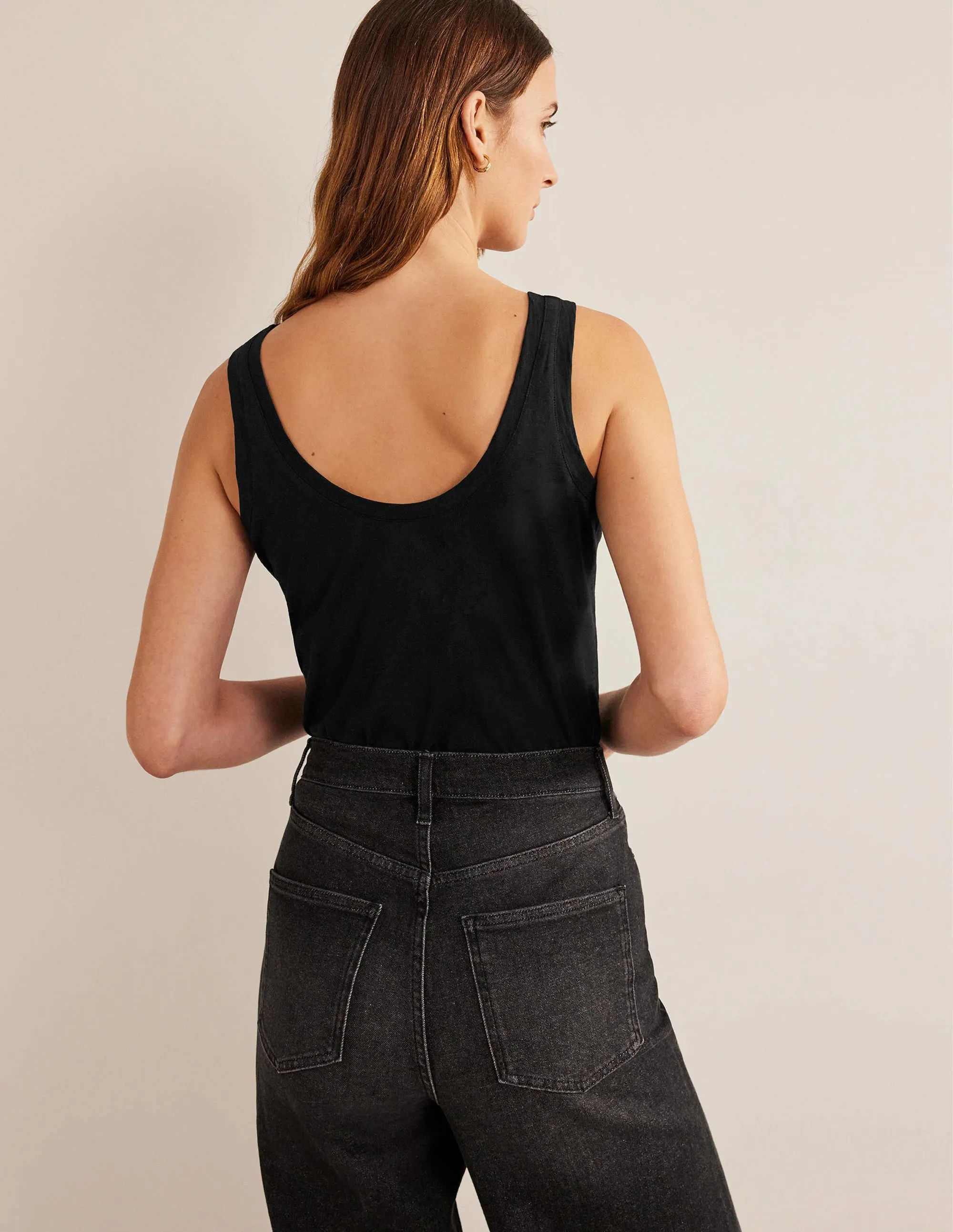 Relaxed Scoop Neck Vest-Black