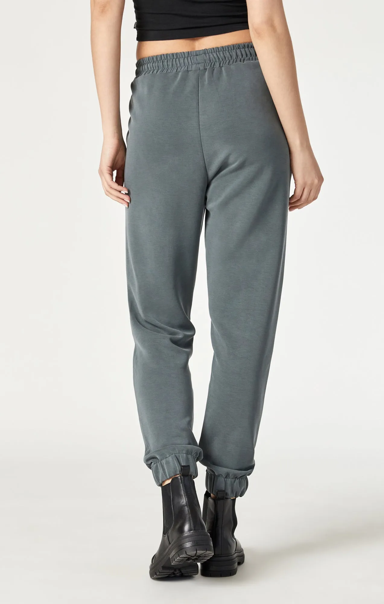 SWEATPANTS IN URBAN CHIC