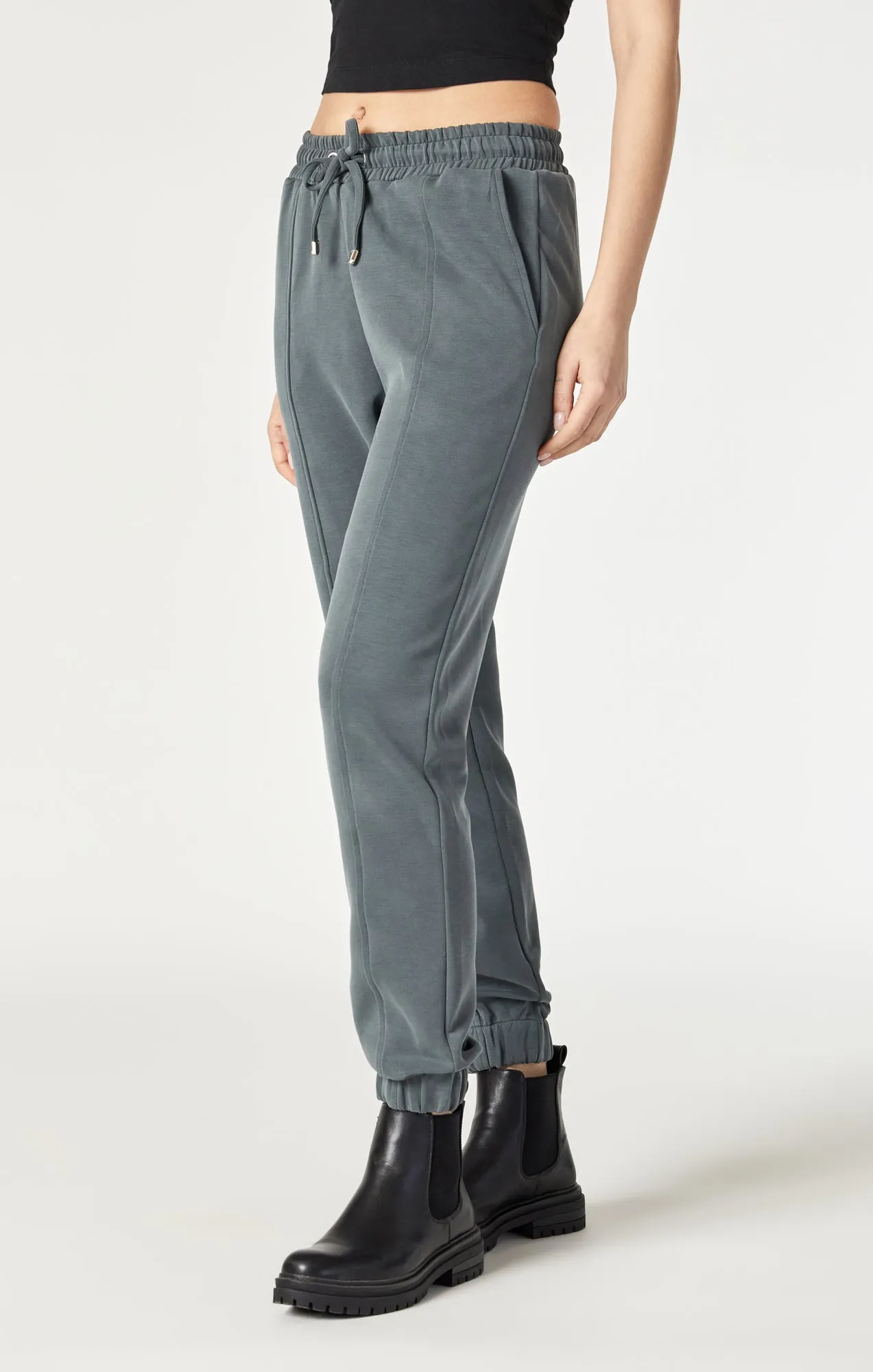 SWEATPANTS IN URBAN CHIC