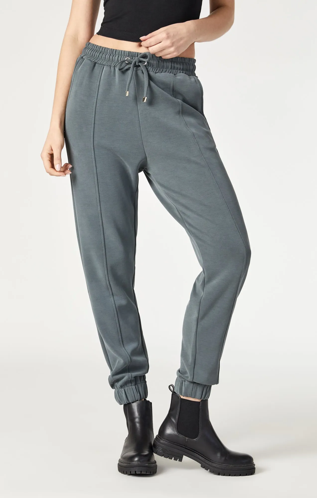 SWEATPANTS IN URBAN CHIC