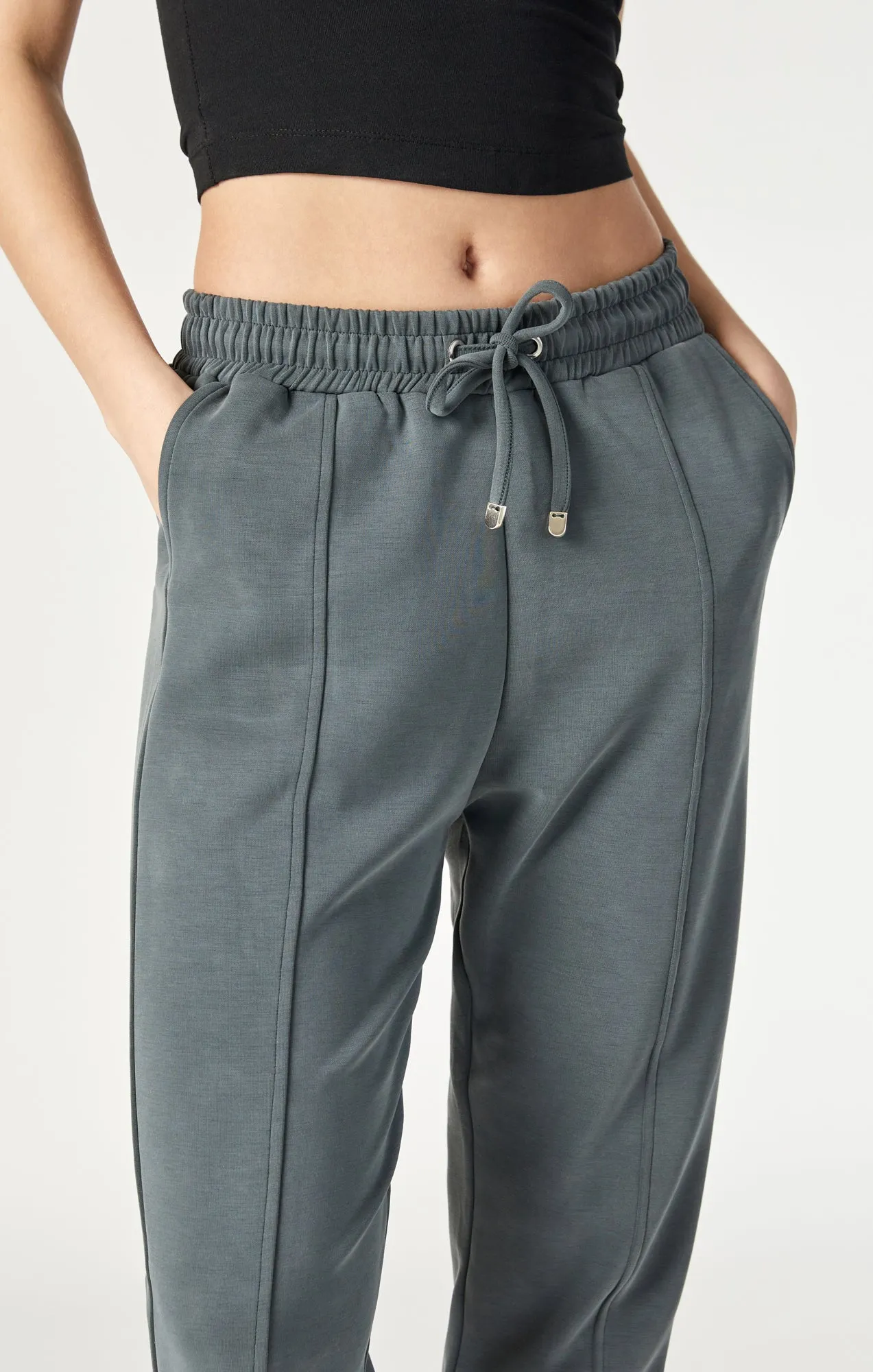 SWEATPANTS IN URBAN CHIC